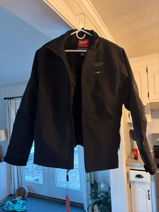 Milwaukee Men’s L Toughshell heated M12 jacket battery charger NWT - Picture 2 of 10